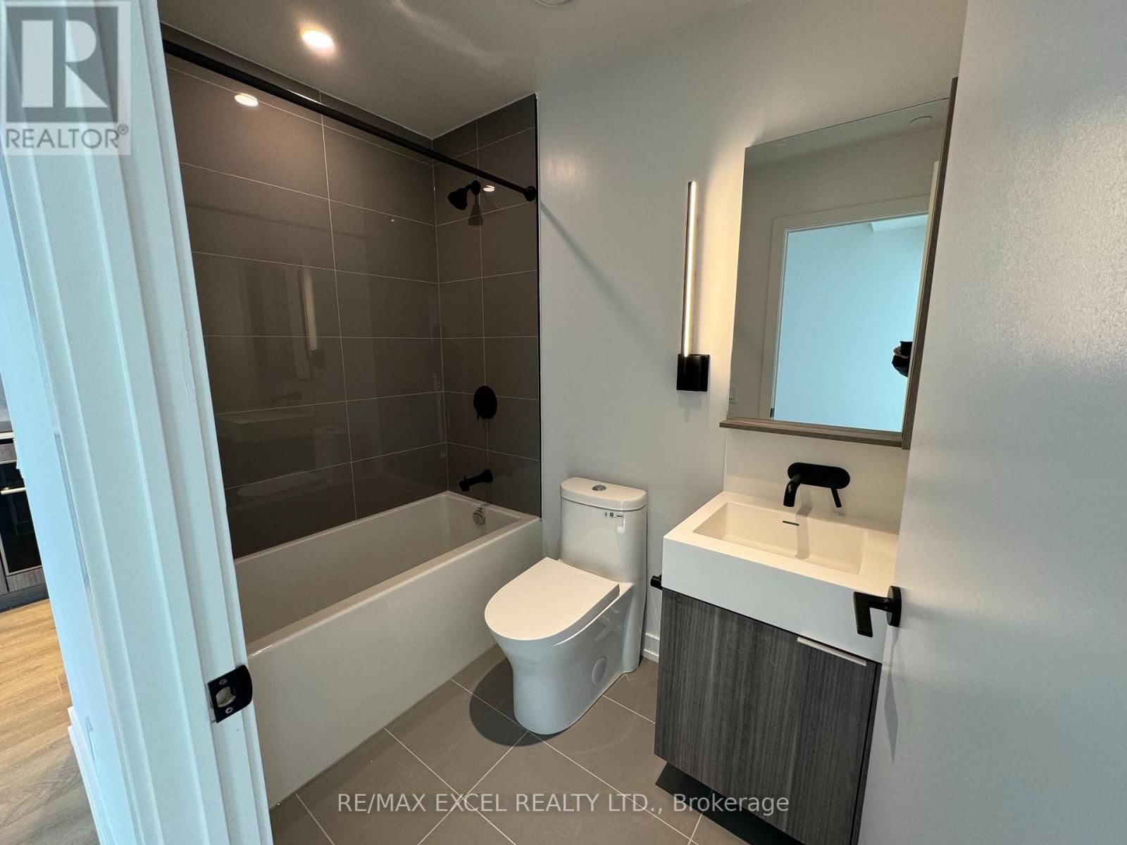 3804 - 117 BROADWAY AVENUE Image 6