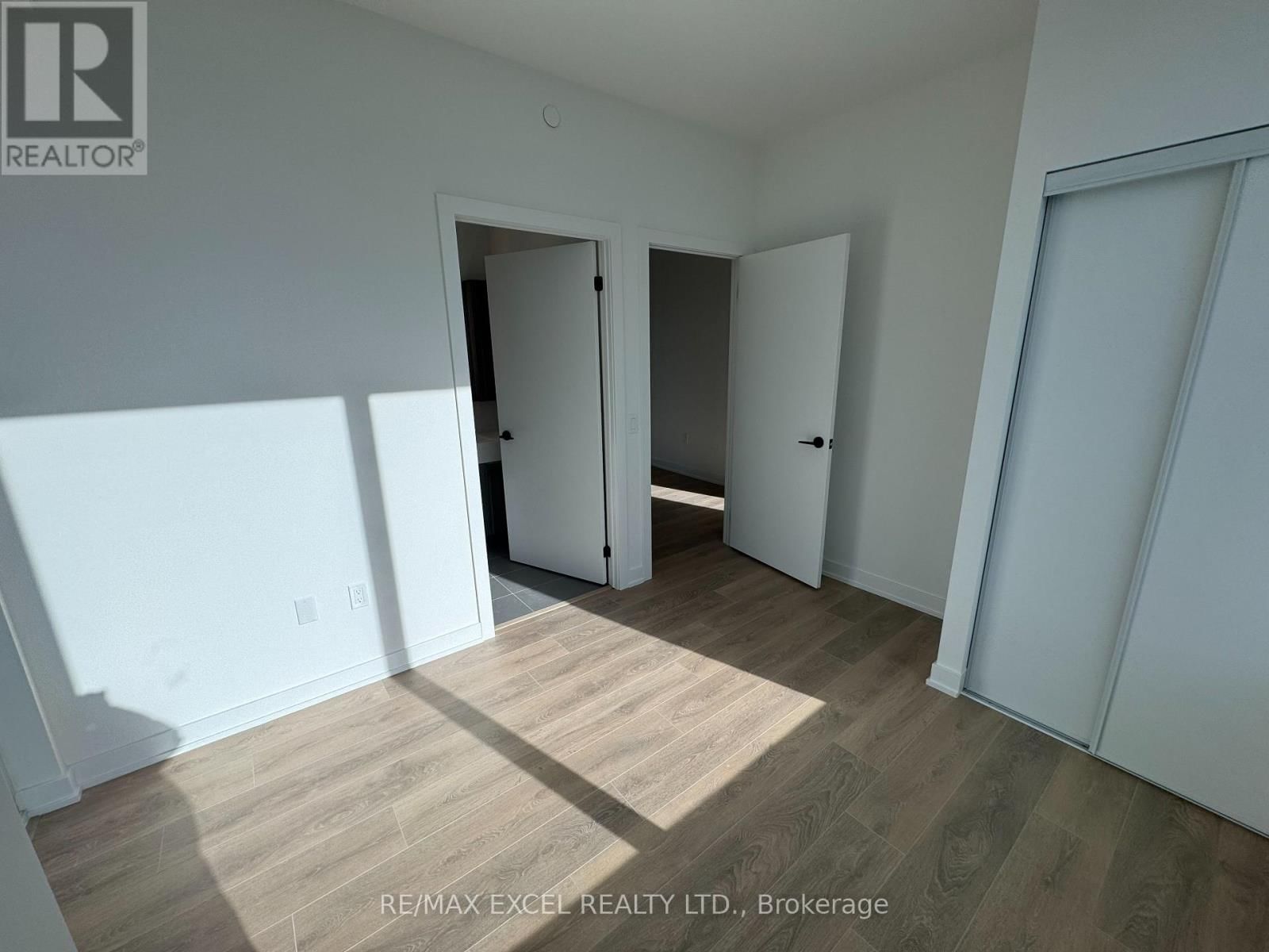 3804 - 117 BROADWAY AVENUE Image 9