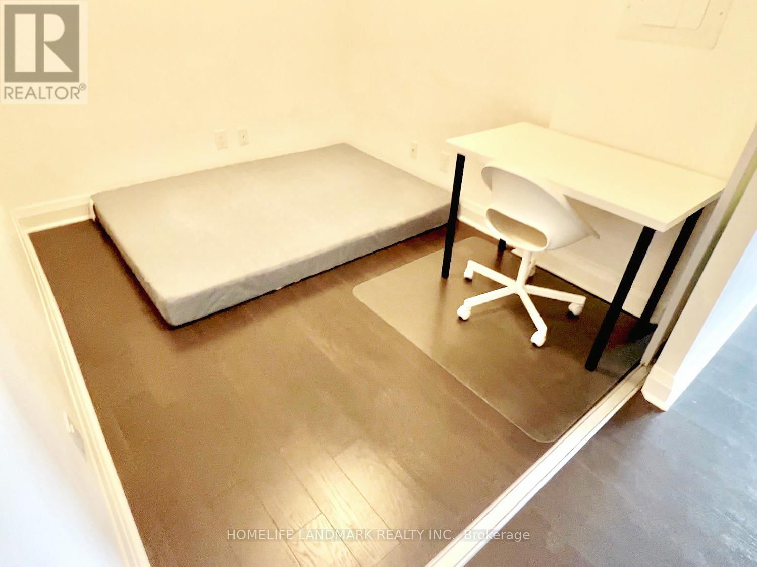 503 - 1080 BAY STREET Image 16