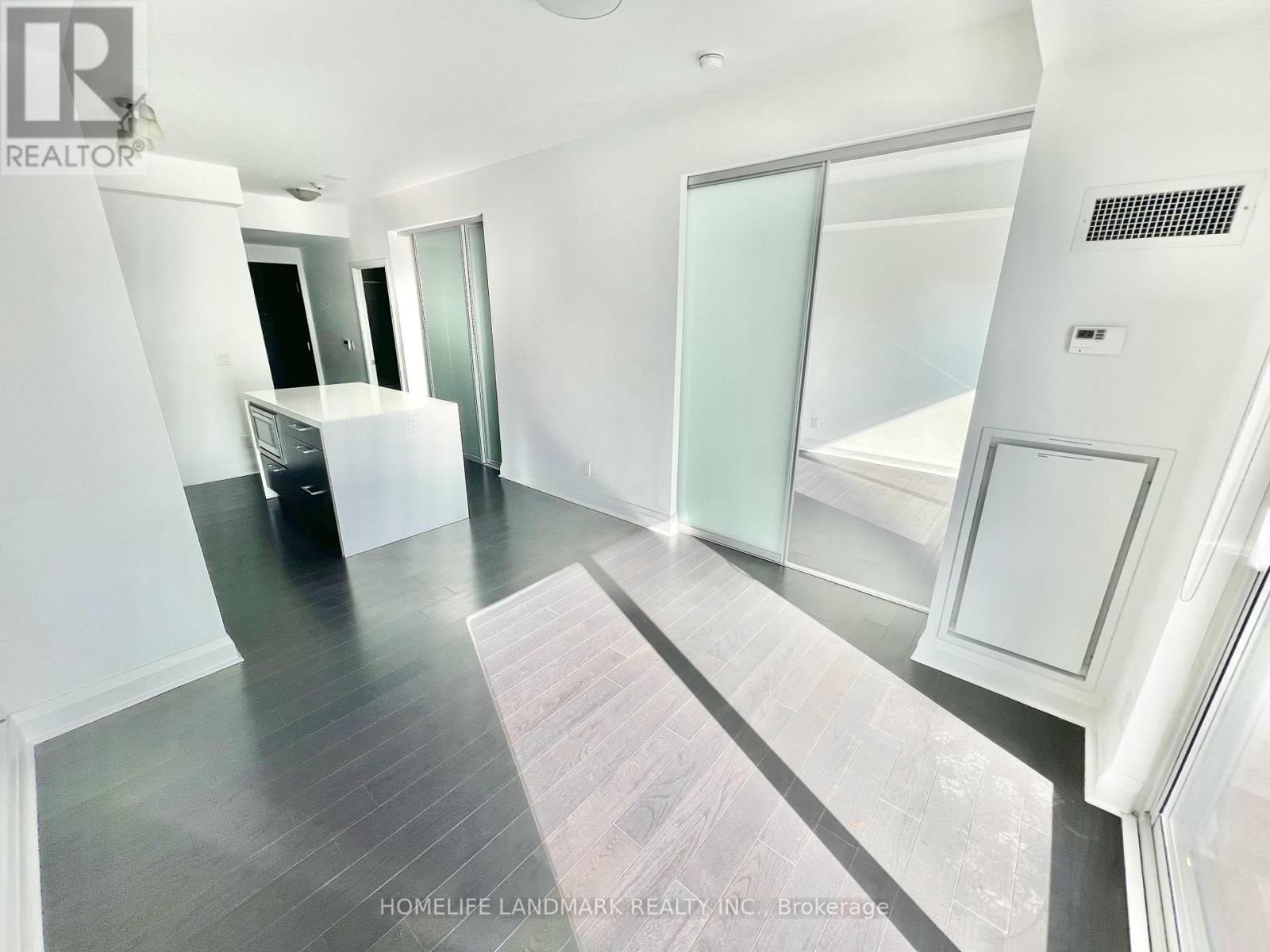 503 - 1080 BAY STREET Image 4