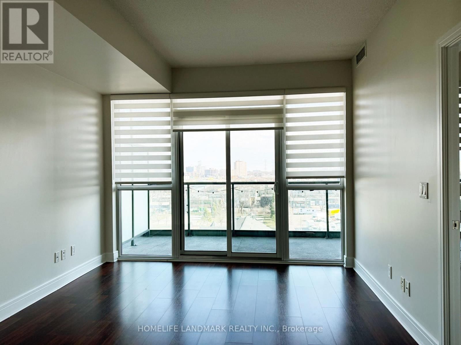 827 - 35 BRIAN PECK CRESCENT Image 12