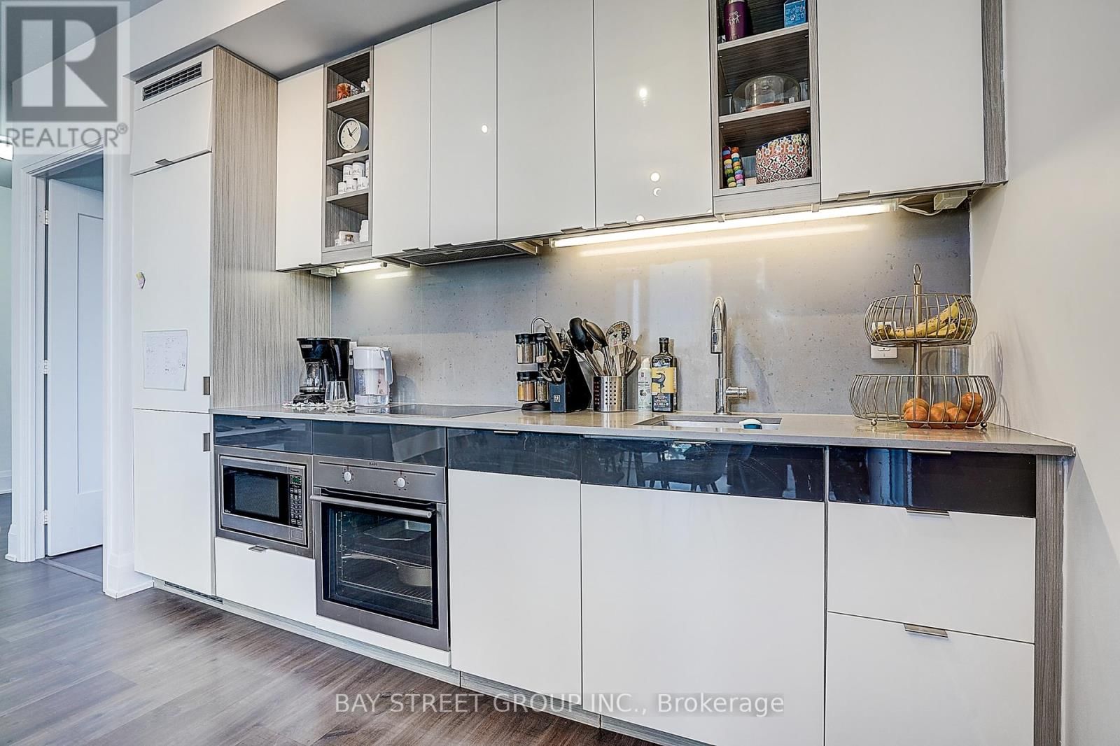 315 - 101 ERSKINE AVENUE Image 10