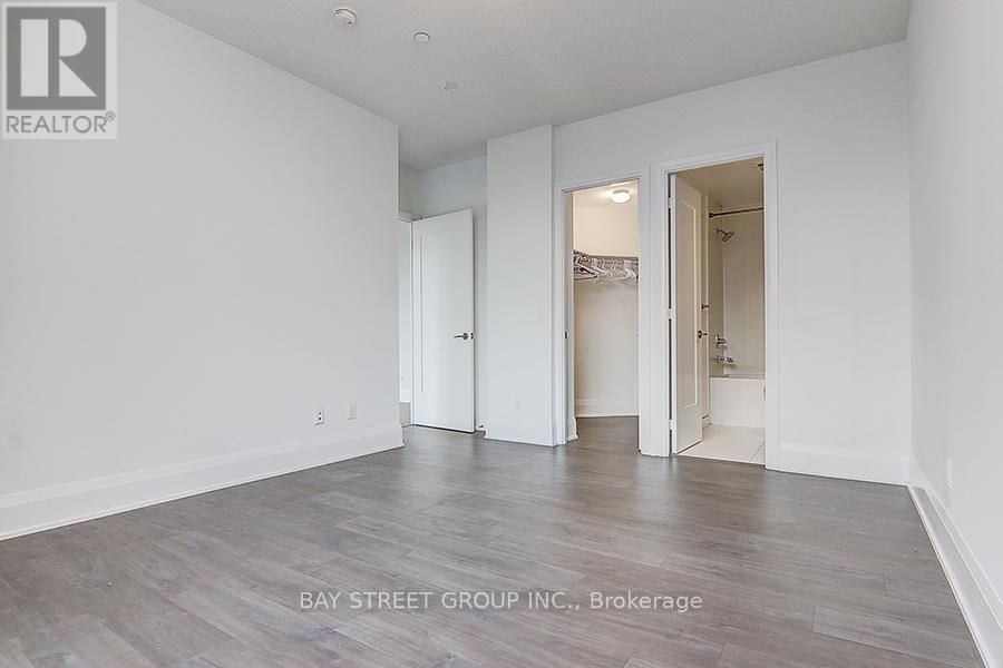 315 - 101 ERSKINE AVENUE Image 17