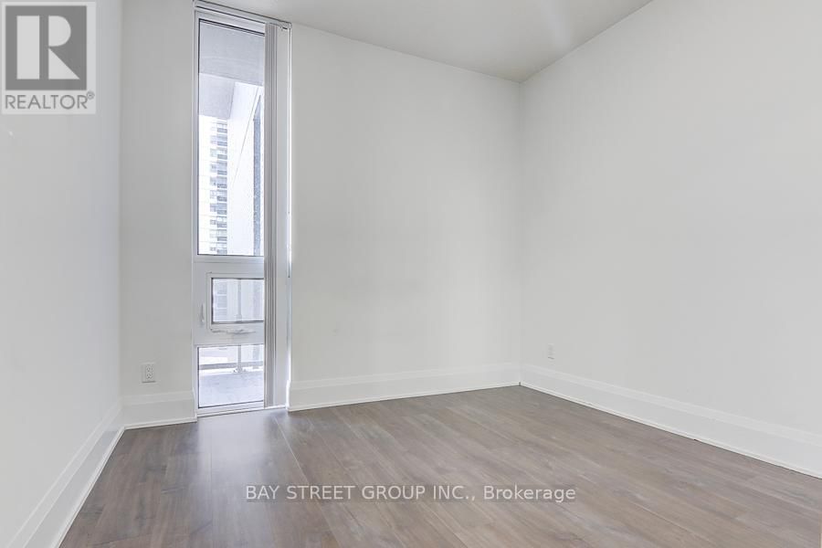 315 - 101 ERSKINE AVENUE Image 20