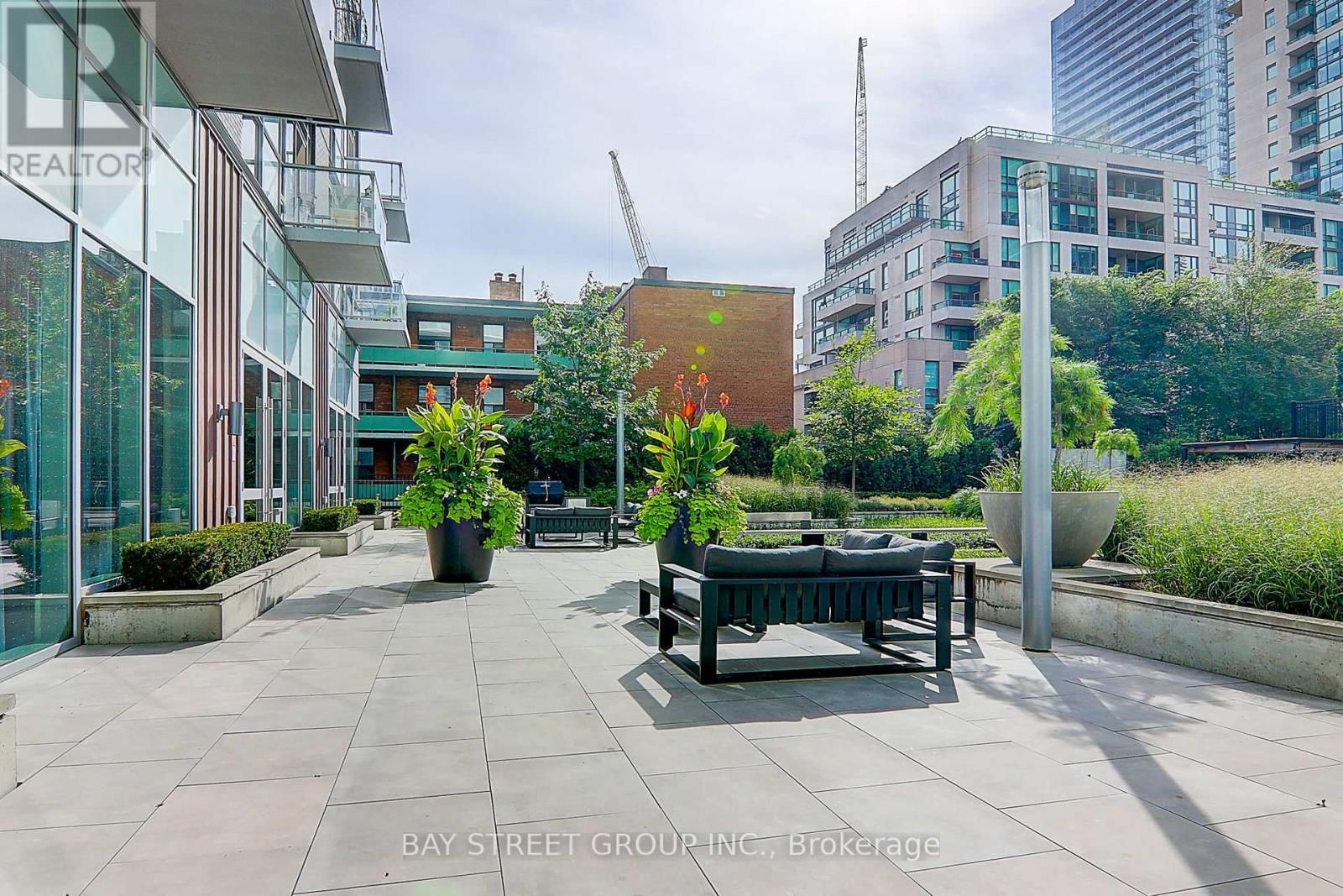 315 - 101 ERSKINE AVENUE Image 32