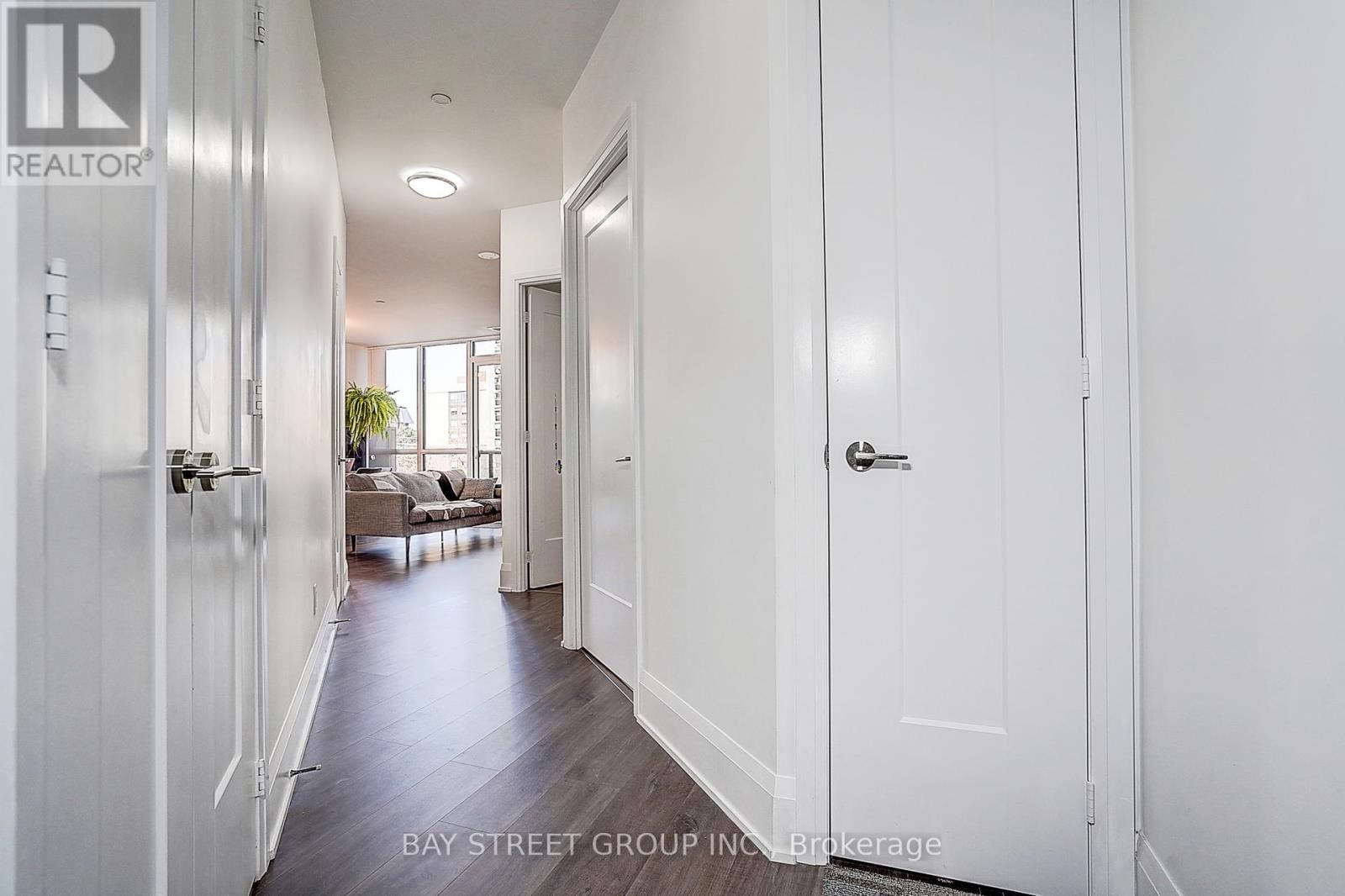 315 - 101 ERSKINE AVENUE Image 5