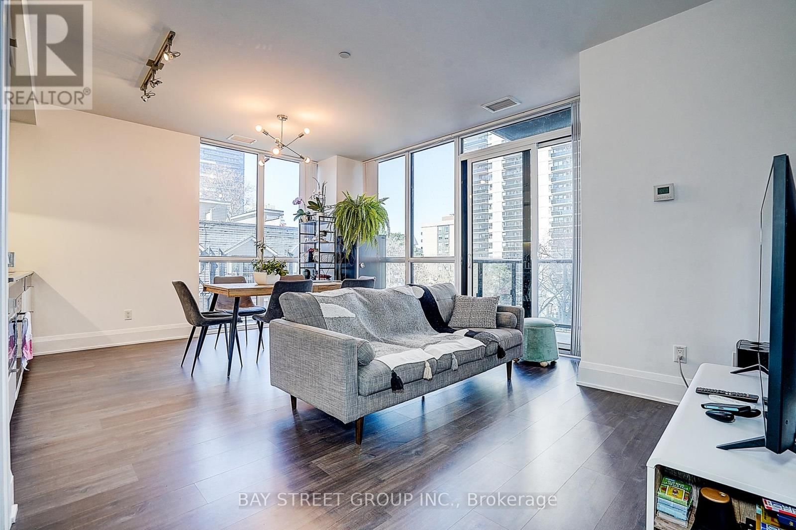 315 - 101 ERSKINE AVENUE Image 6