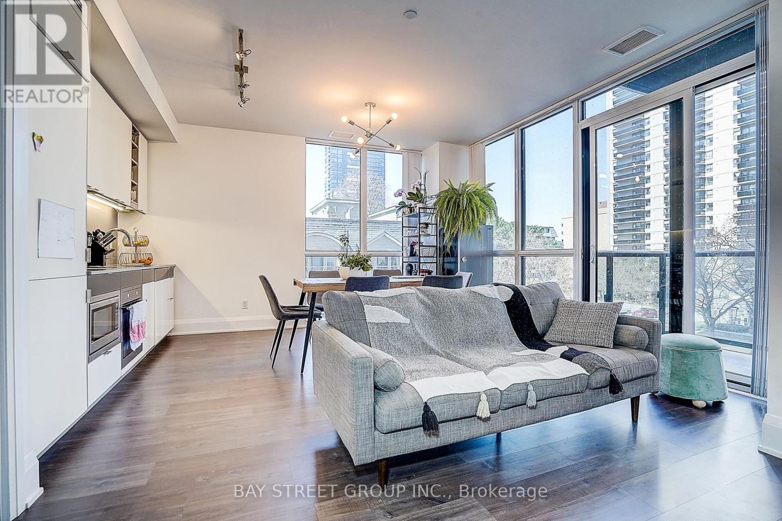 315 - 101 ERSKINE AVENUE Image 7