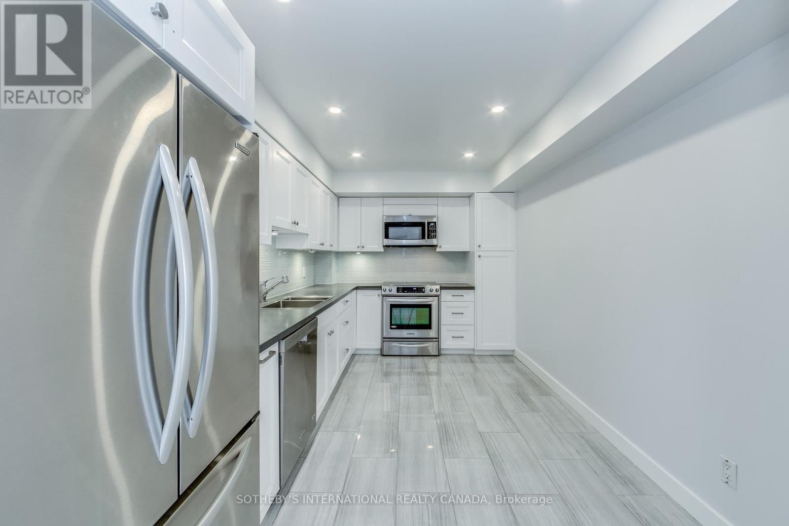 1502 - 175 CUMBERLAND STREET Image 16