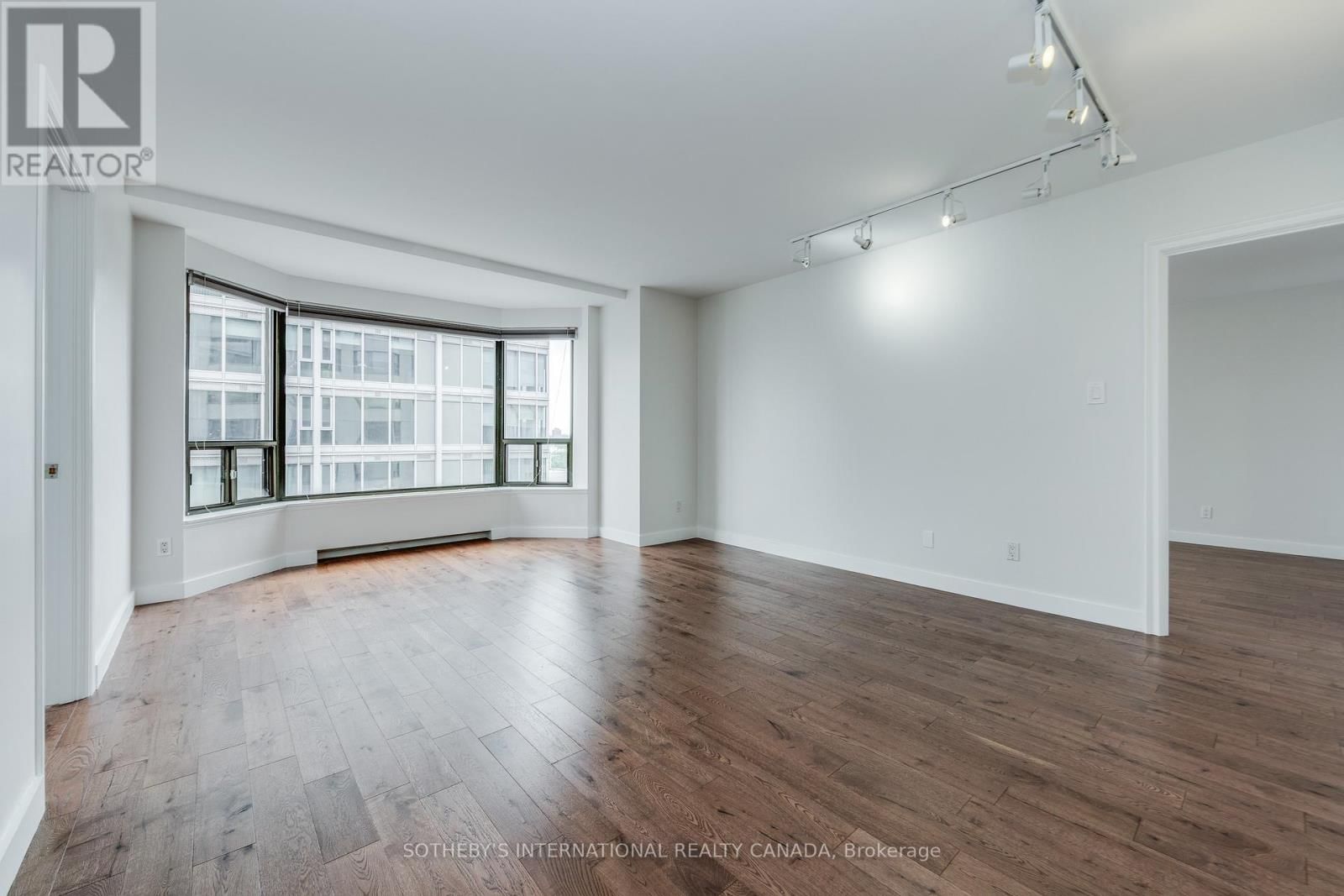 1502 - 175 CUMBERLAND STREET Image 18