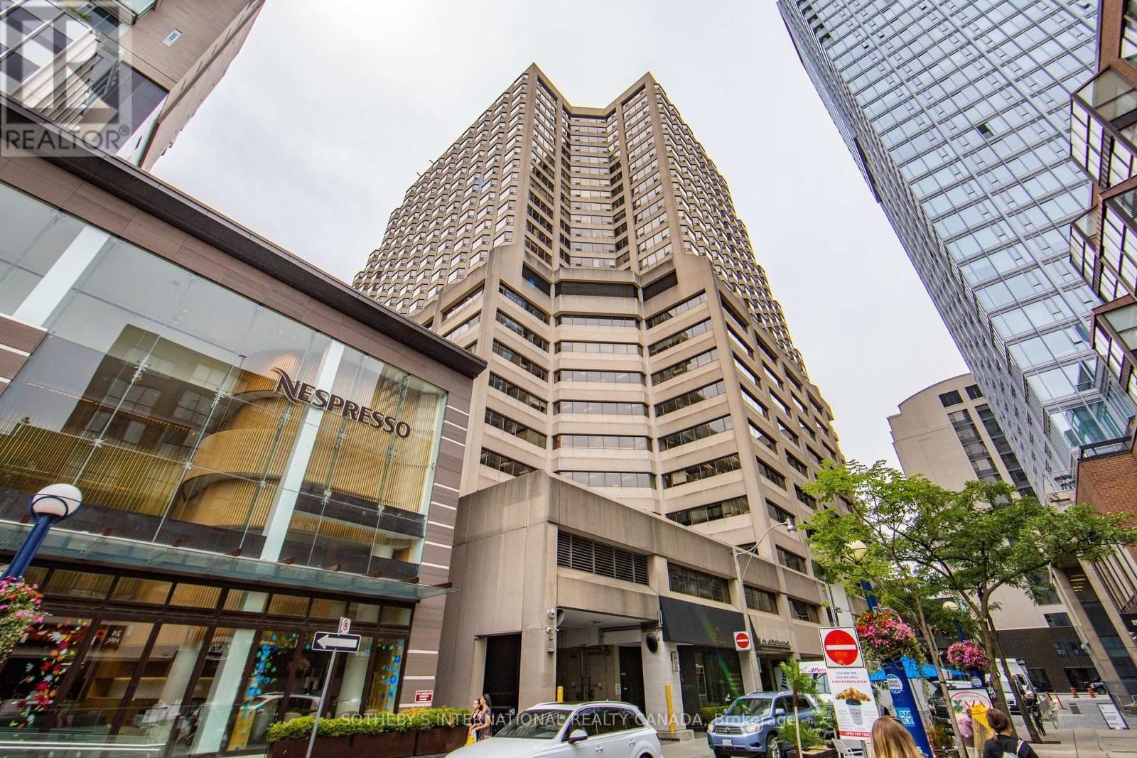 1502 - 175 CUMBERLAND STREET Image 2