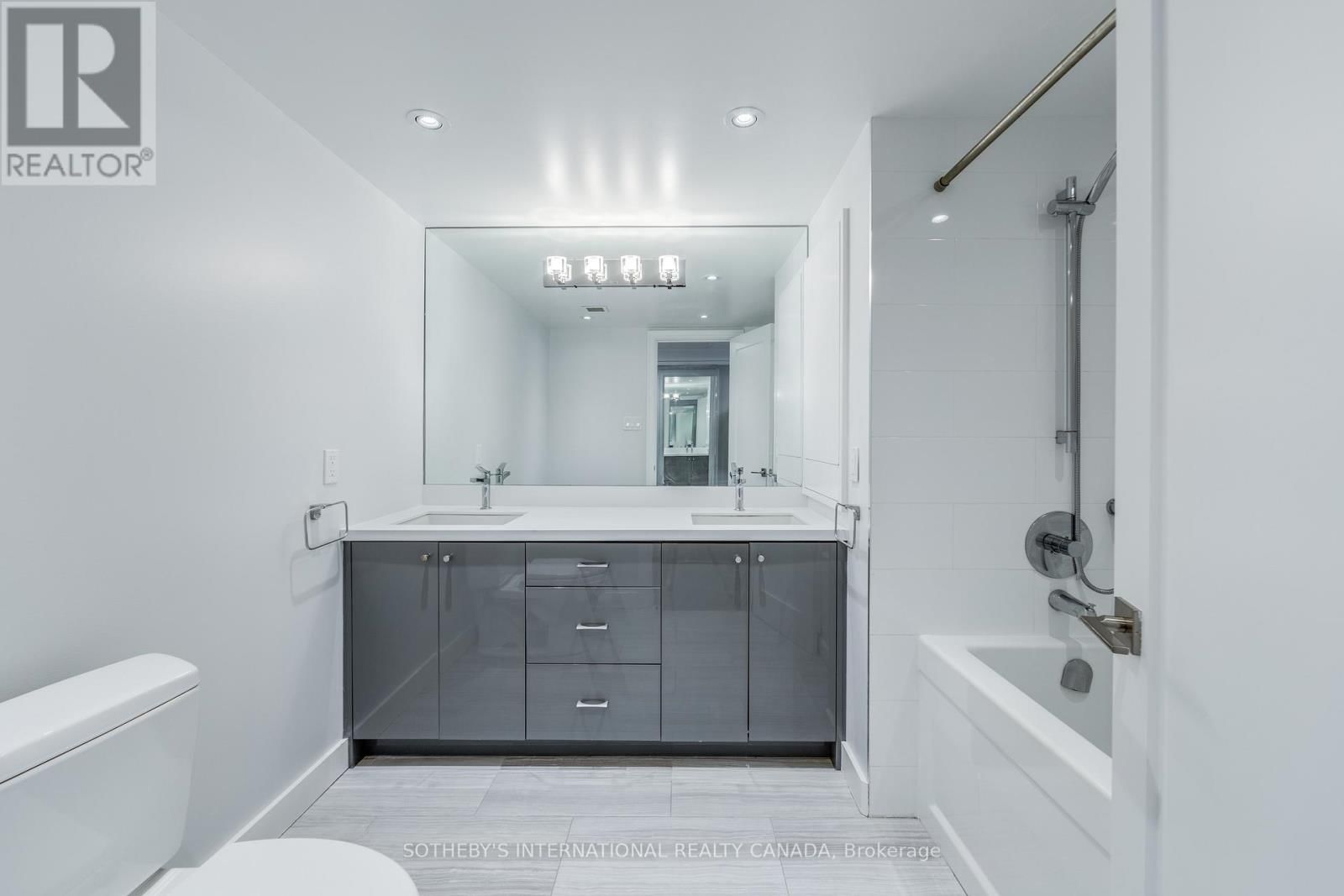 1502 - 175 CUMBERLAND STREET Image 24