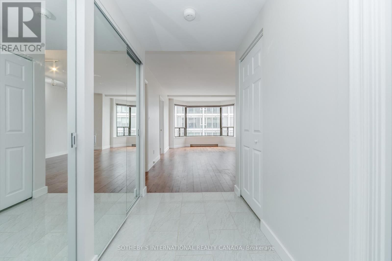 1502 - 175 CUMBERLAND STREET Image 7