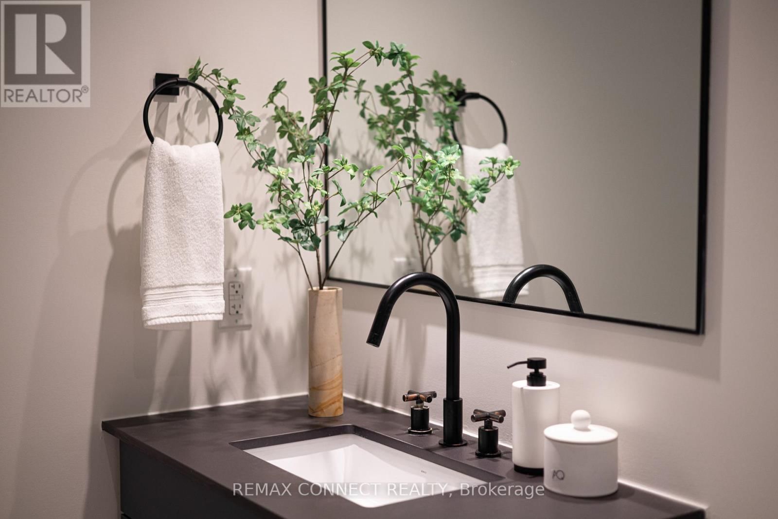 402 - 41 DOVERCOURT ROAD Image 36