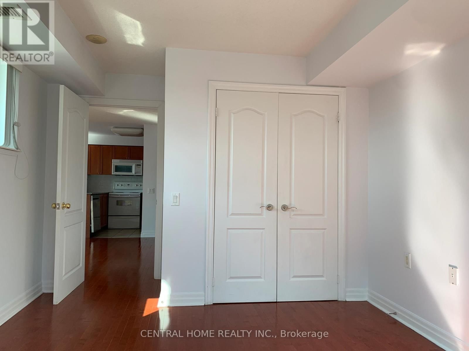 2203 - 21 HILLCREST AVENUE Image 7