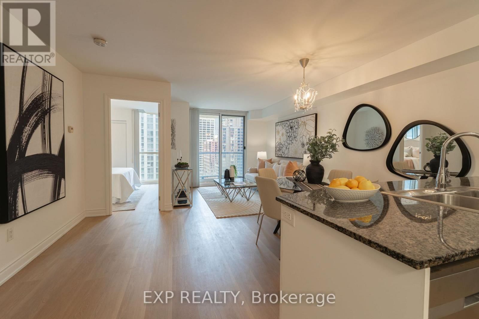 1603 - 801 BAY STREET Image 5