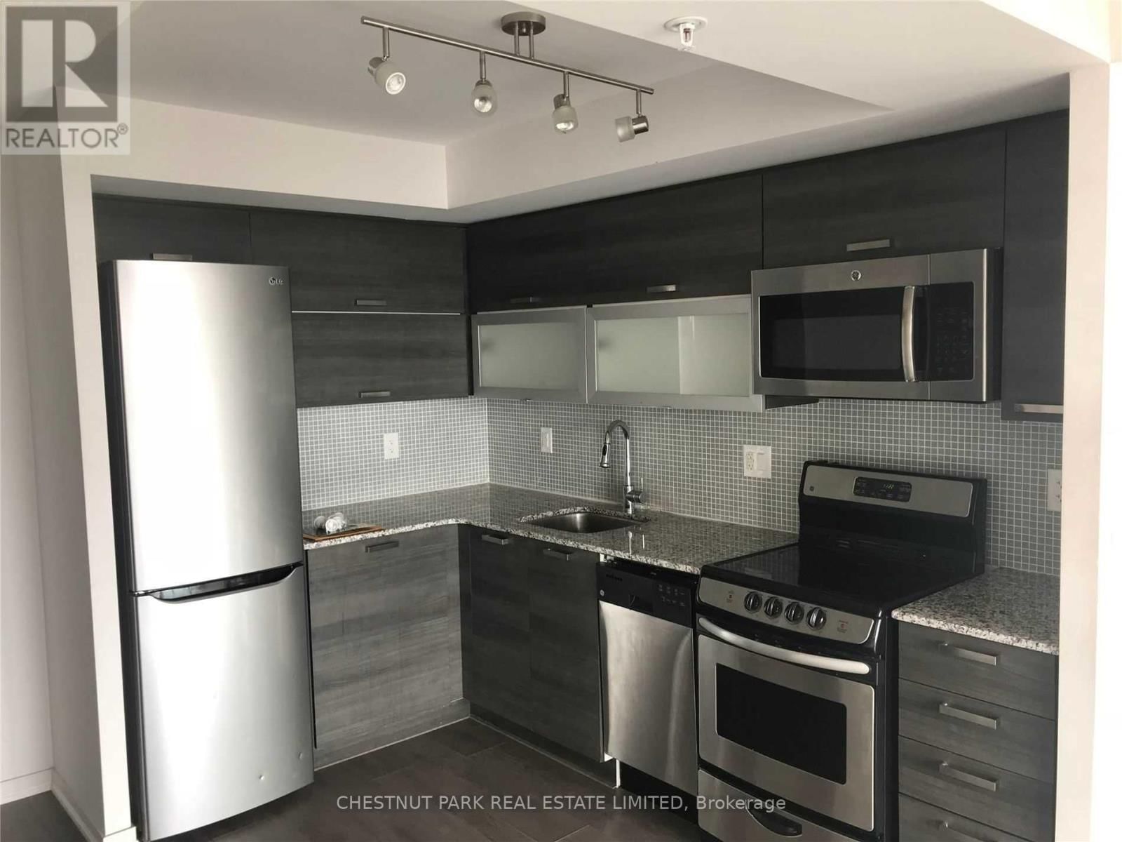 2111E - 36 LISGAR STREET Image 9