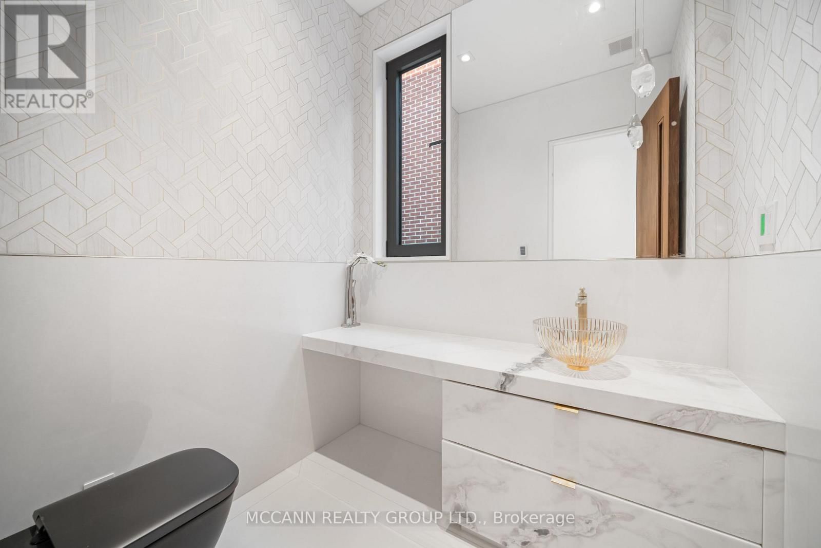 64 GLENGOWAN ROAD Image 15