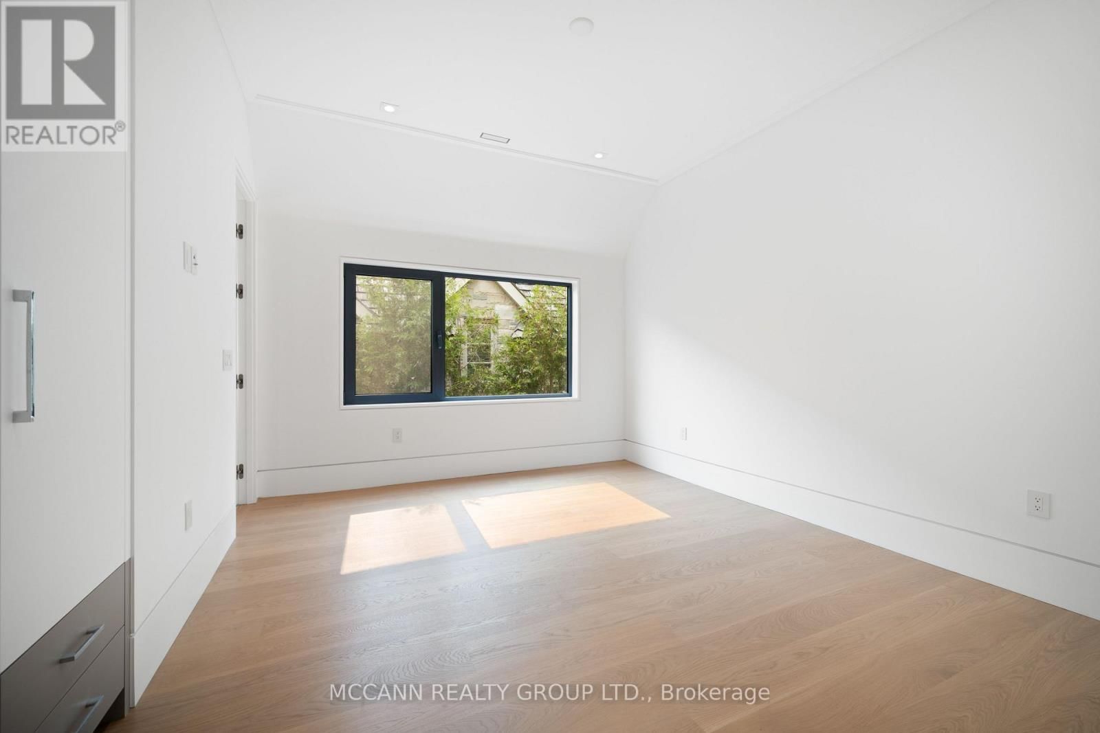 64 GLENGOWAN ROAD Image 35