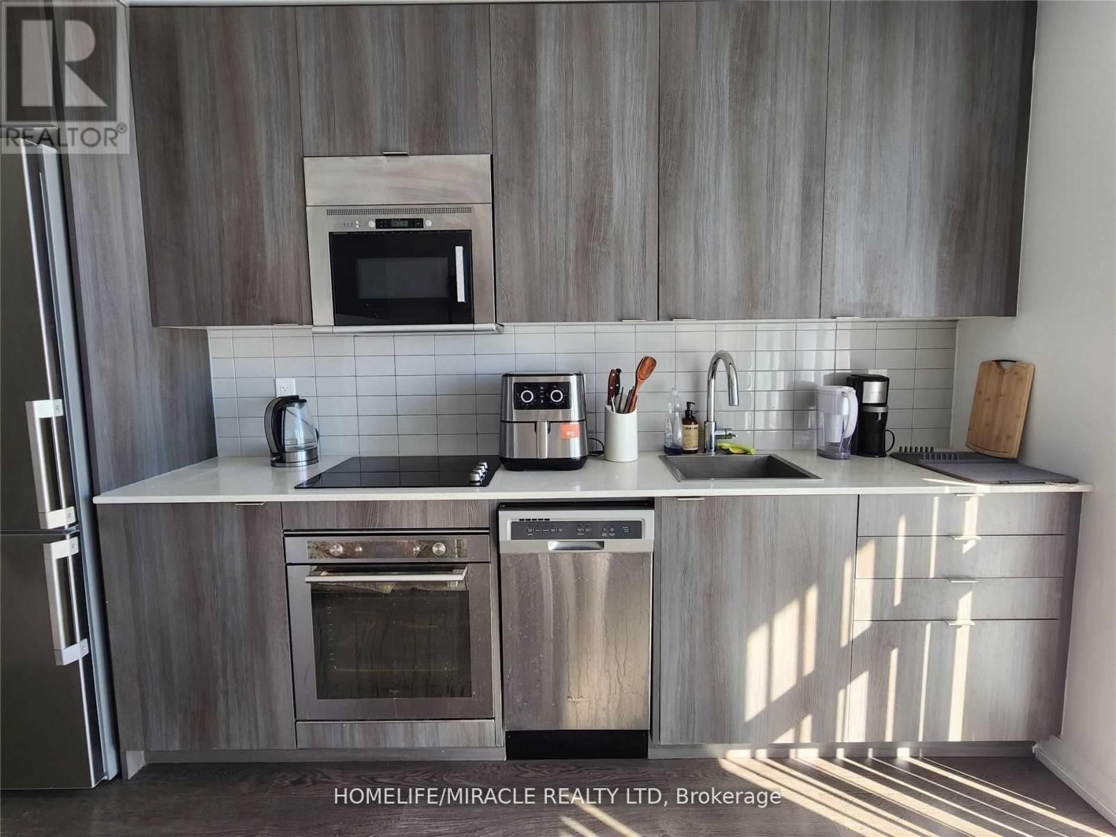 1406 - 101 ERSKINE AVENUE Image 3