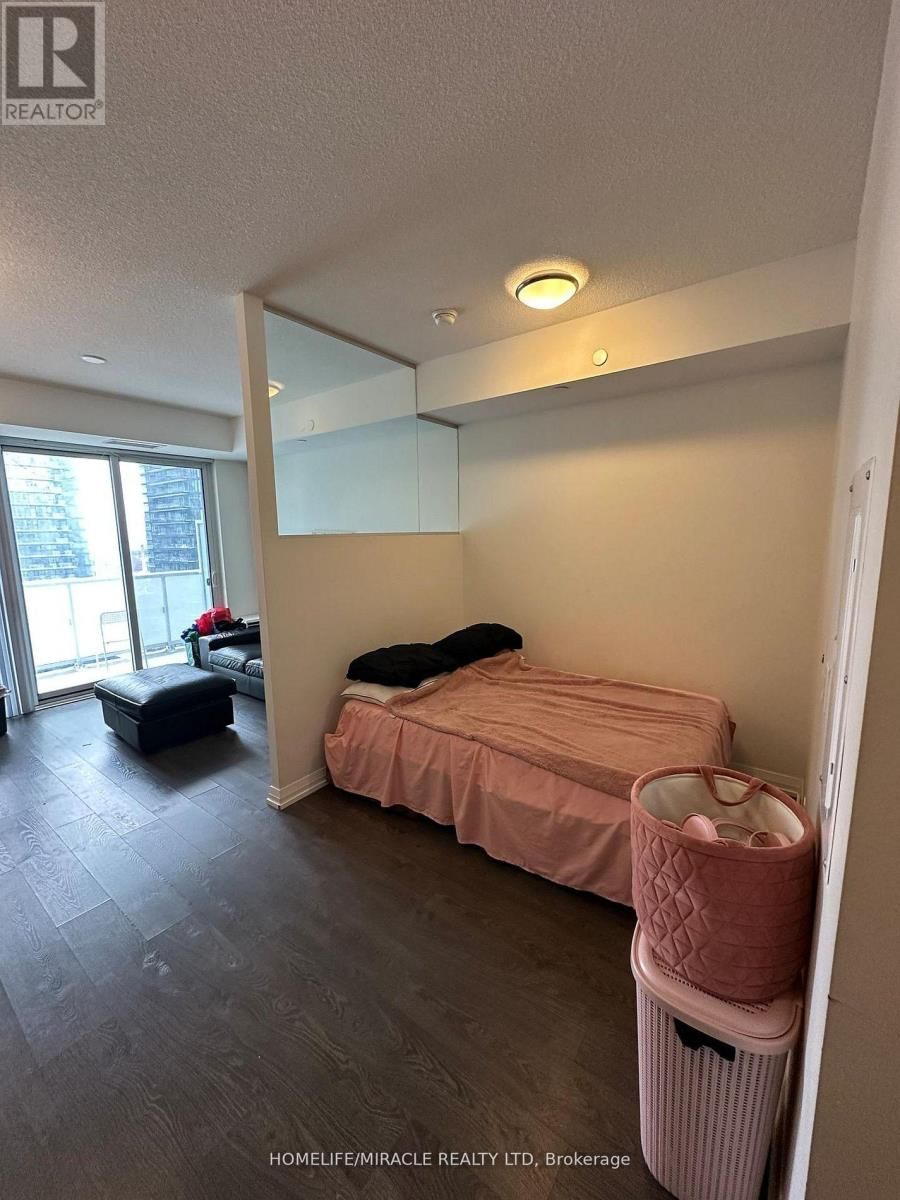 1406 - 101 ERSKINE AVENUE Image 4