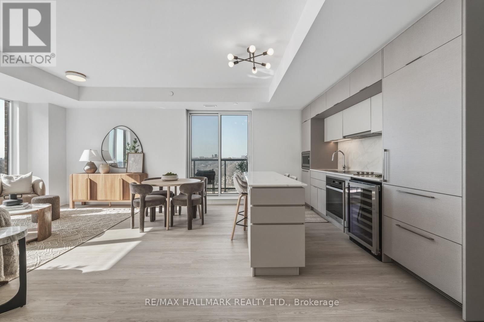 1001 - 185 ALBERTA AVENUE Image 3