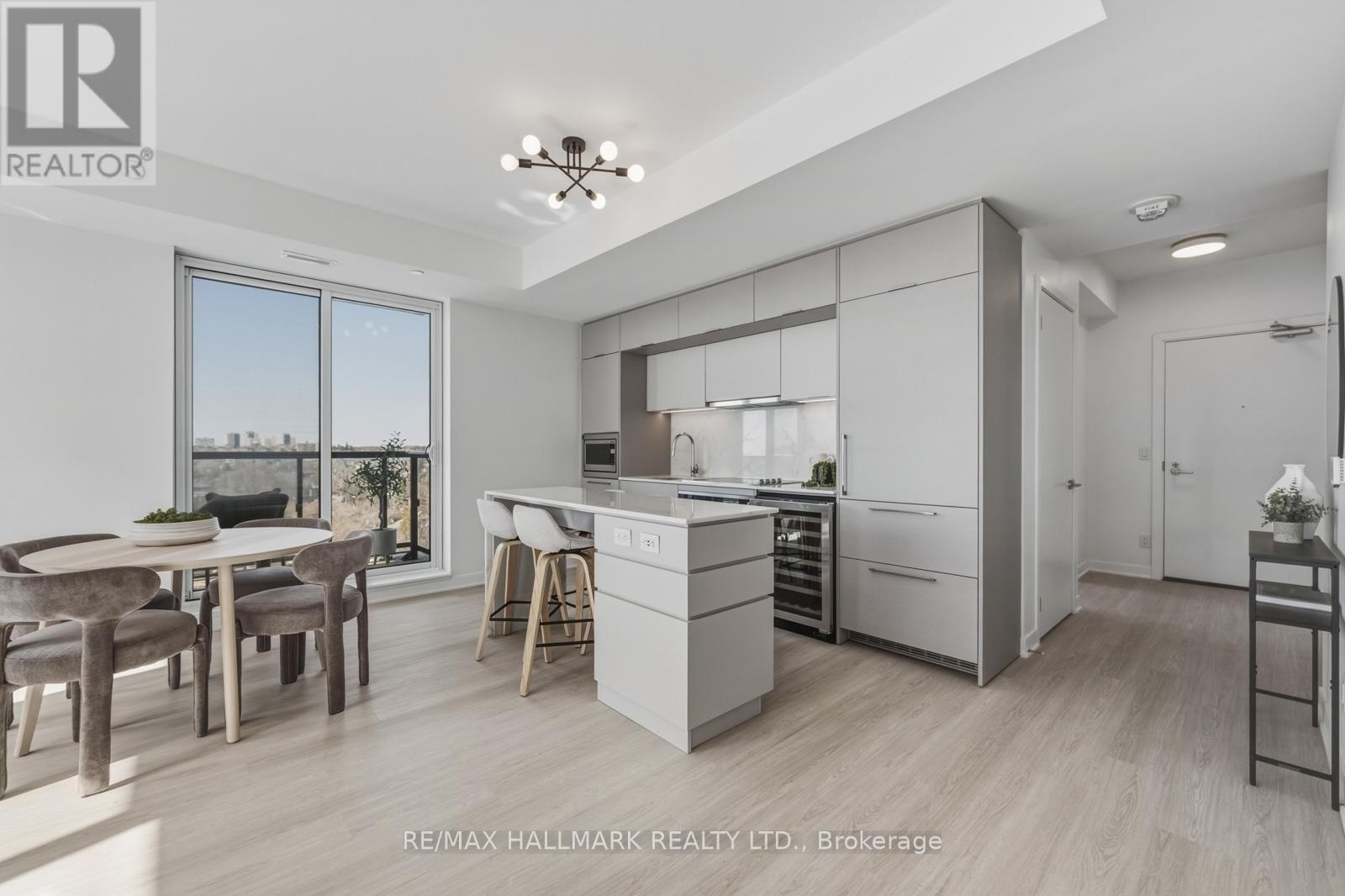 1001 - 185 ALBERTA AVENUE Image 4