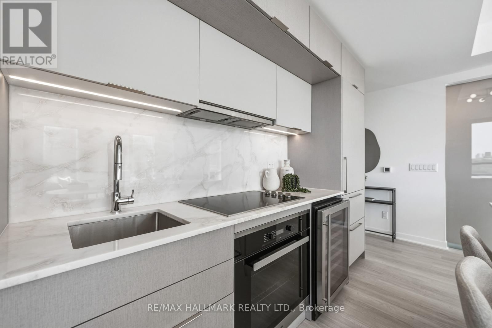 1001 - 185 ALBERTA AVENUE Image 7