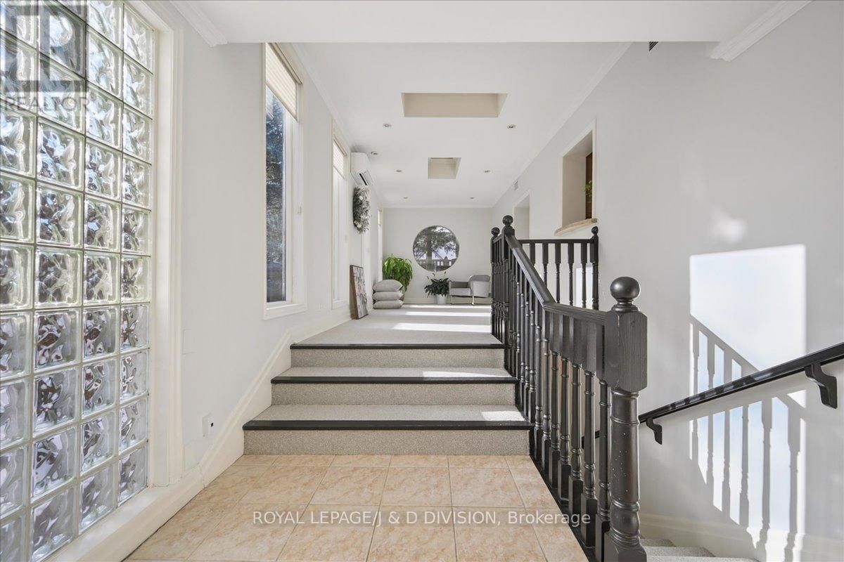 65 CHATSWORTH DRIVE Image 18