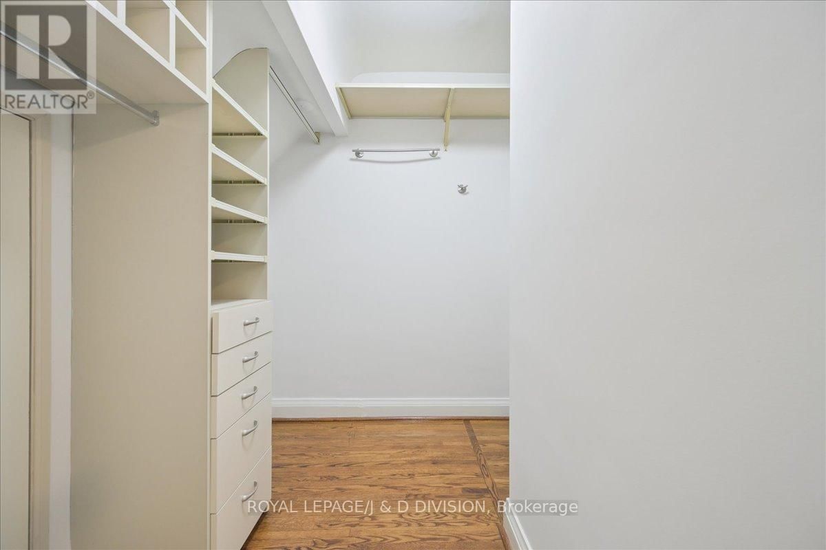 65 CHATSWORTH DRIVE Image 24