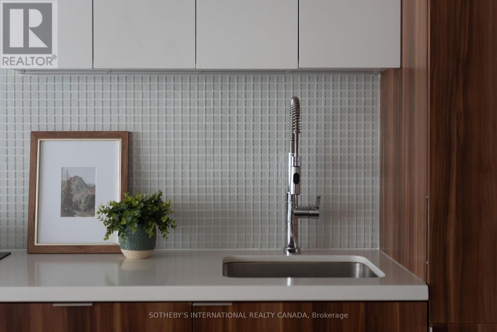 1101 - 185 ROEHAMPTON AVENUE Image 9