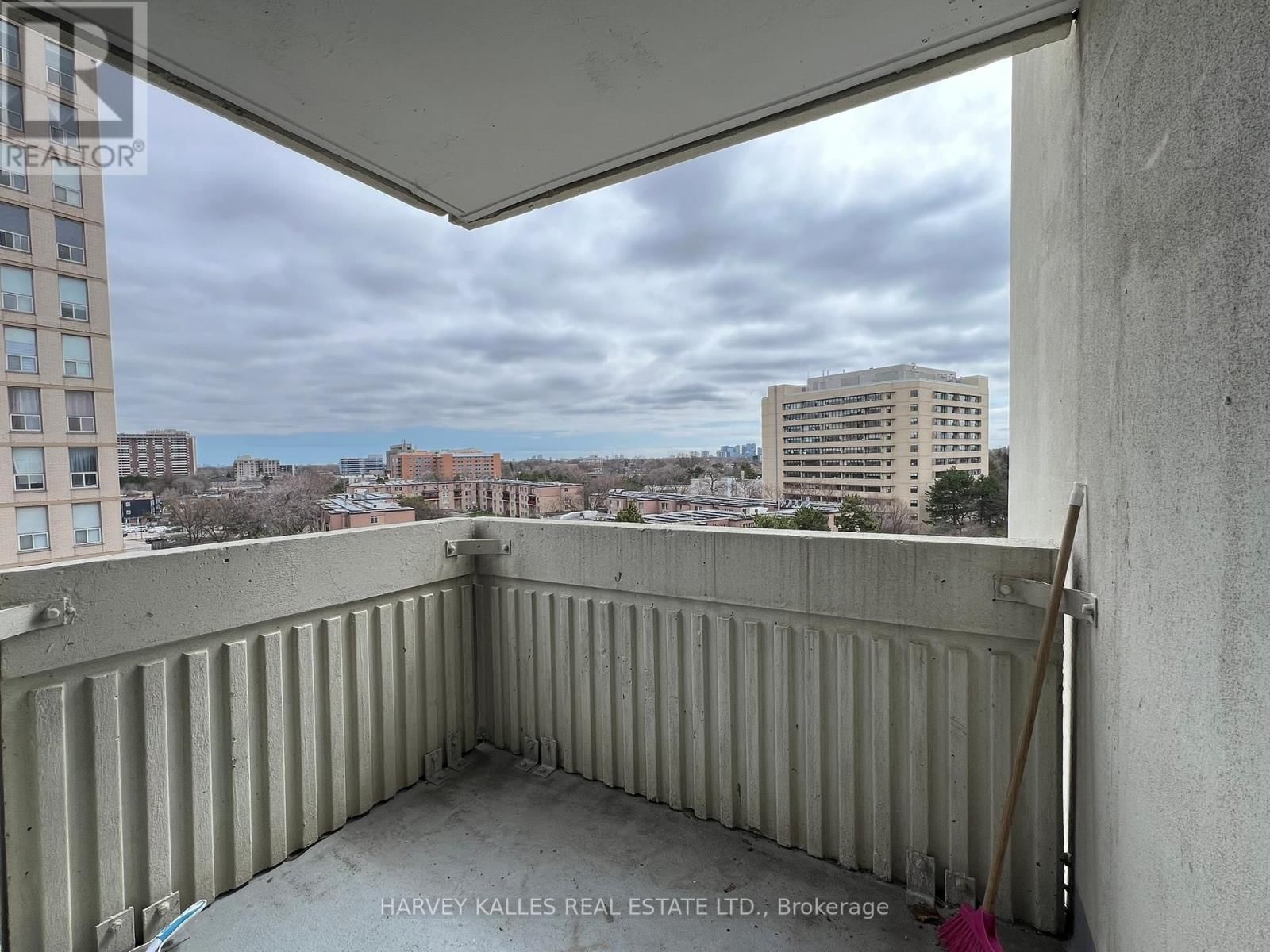 704 - 150 NEPTUNE DRIVE Image 12