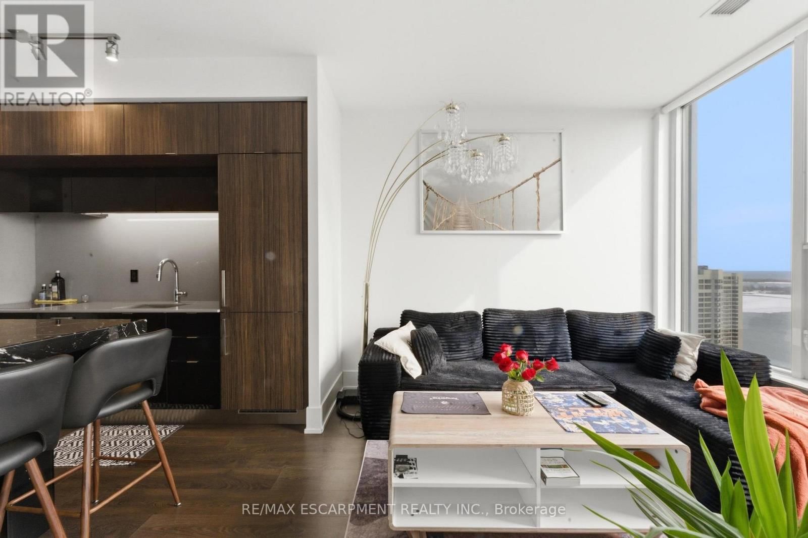 3807 - 10 YORK STREET Image 16