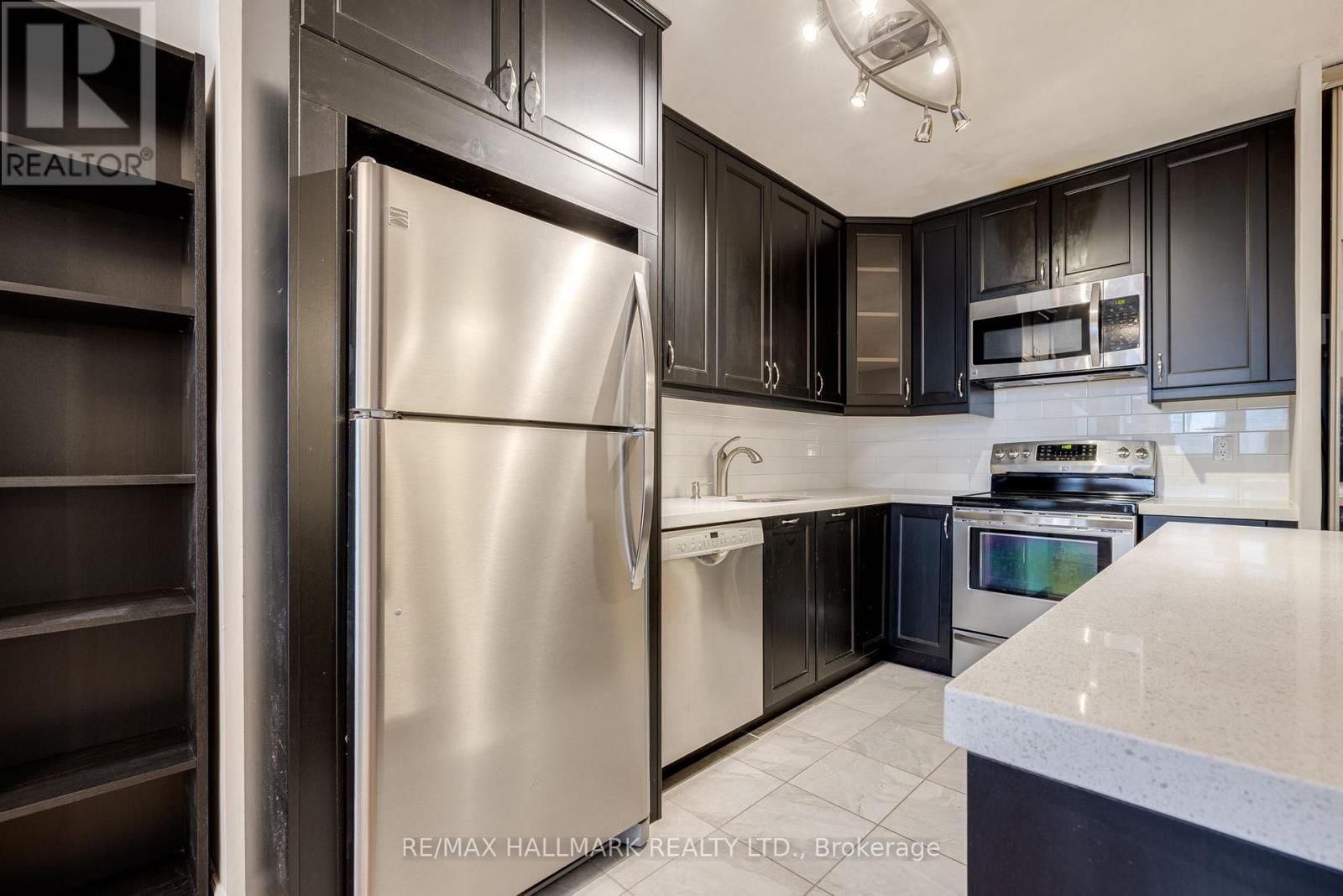 1715 - 40 HOMEWOOD AVENUE Image 8