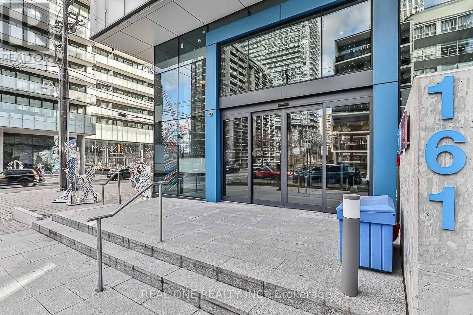 1104 - 161 ROEHAMPTON AVENUE Image 11