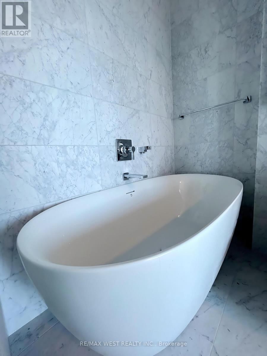 1602 - 29 GREEN TRAIL COURT Image 13