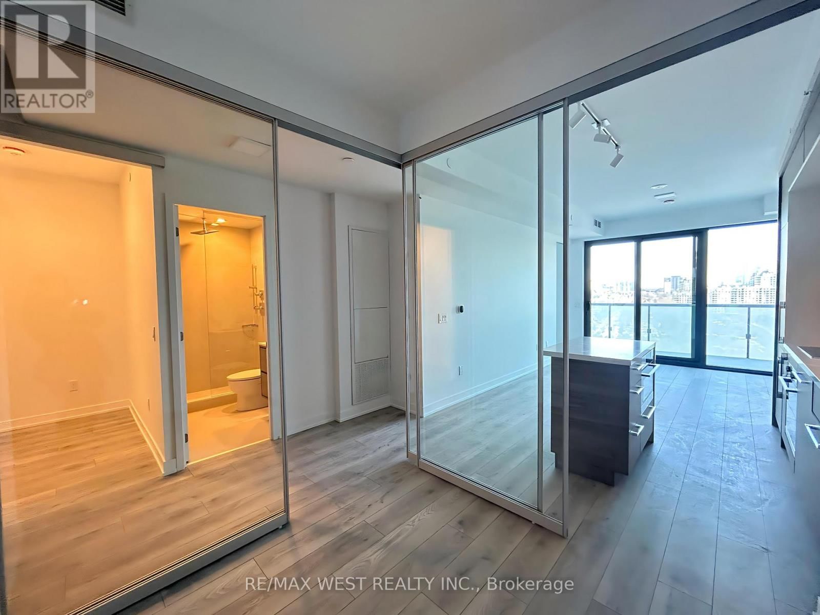 1602 - 29 GREEN TRAIL COURT Image 15