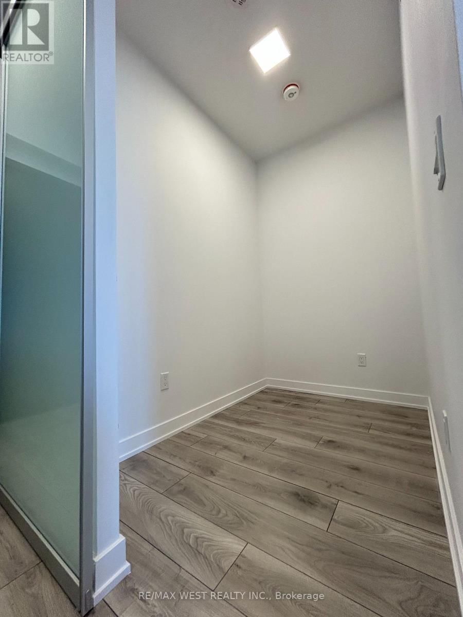 1602 - 29 GREEN TRAIL COURT Image 20