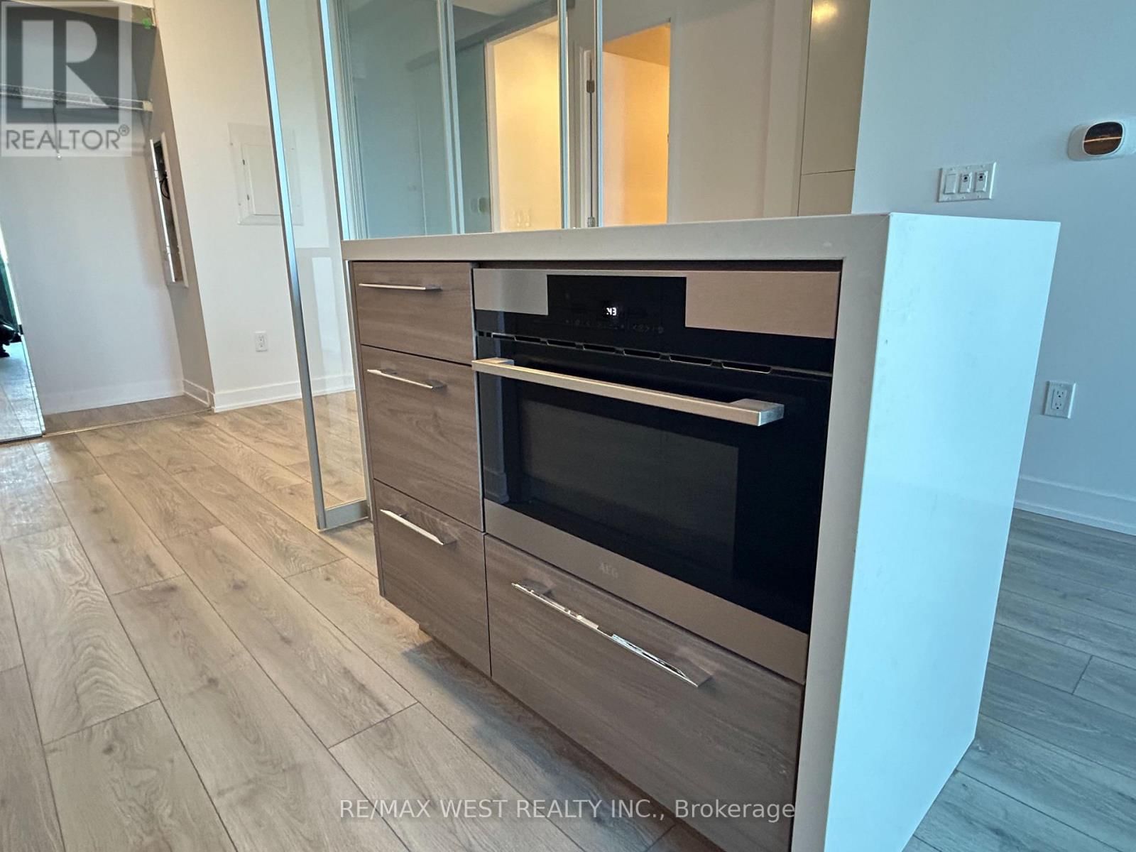 1602 - 29 GREEN TRAIL COURT Image 22