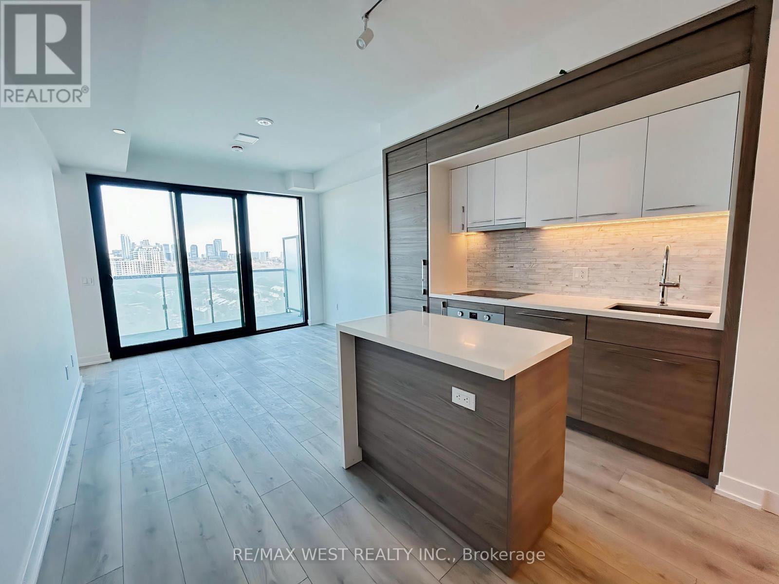 1602 - 29 GREEN TRAIL COURT Image 3