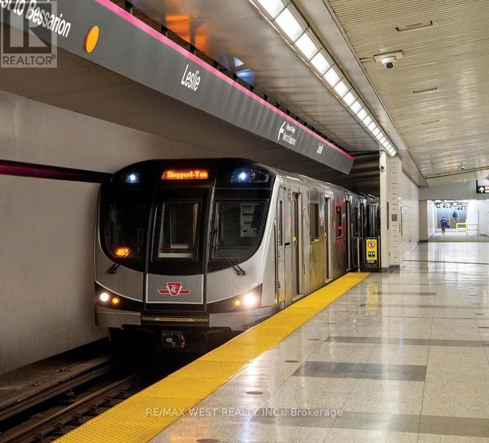 1602 - 29 GREEN TRAIL COURT Image 30