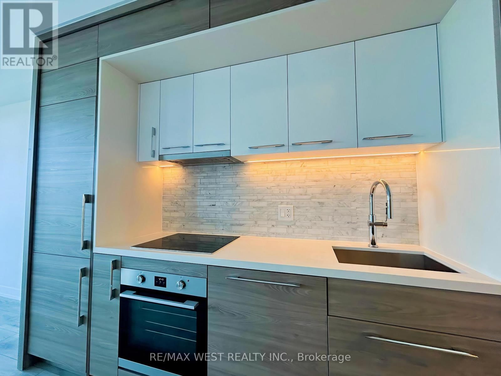 1602 - 29 GREEN TRAIL COURT Image 4