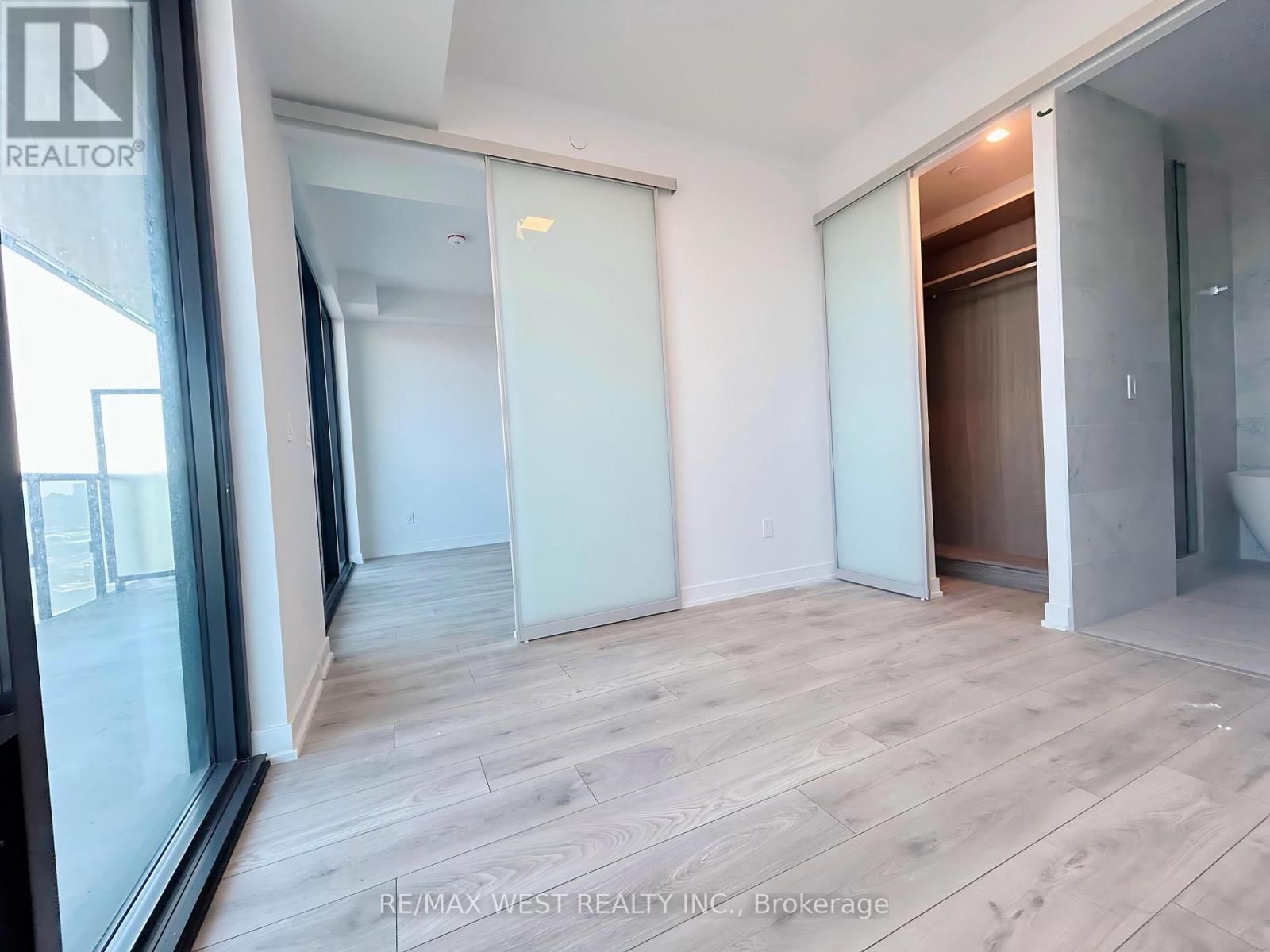 1602 - 29 GREEN TRAIL COURT Image 6