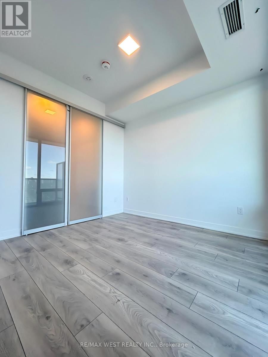 1602 - 29 GREEN TRAIL COURT Image 7