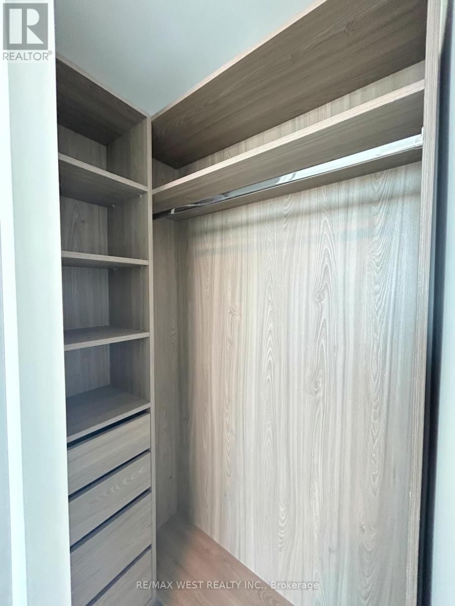 1602 - 29 GREEN TRAIL COURT Image 9