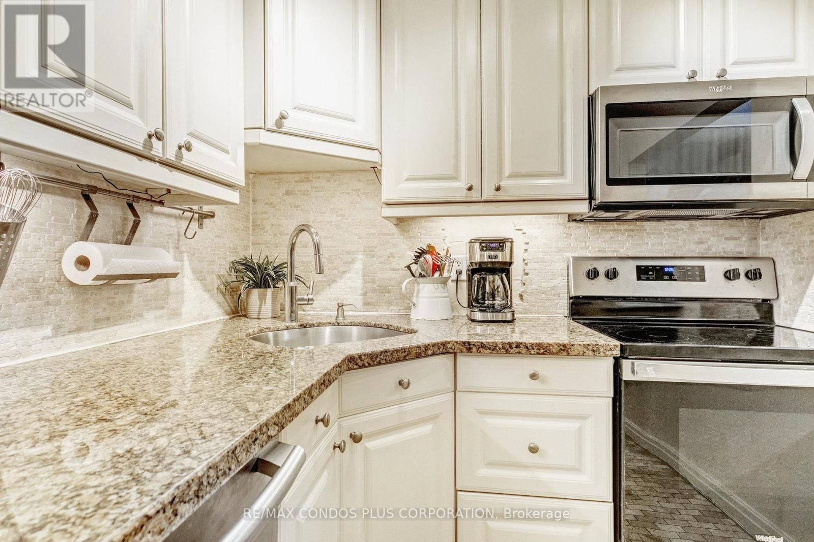 202 - 35 RAGLAN AVENUE Image 17