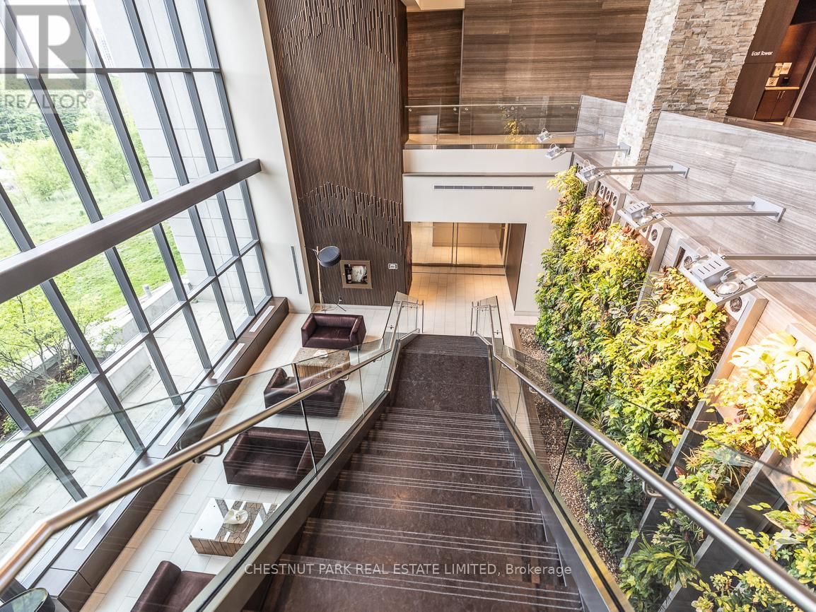 306 - 35 BRIAN PECK CRESCENT Image 3