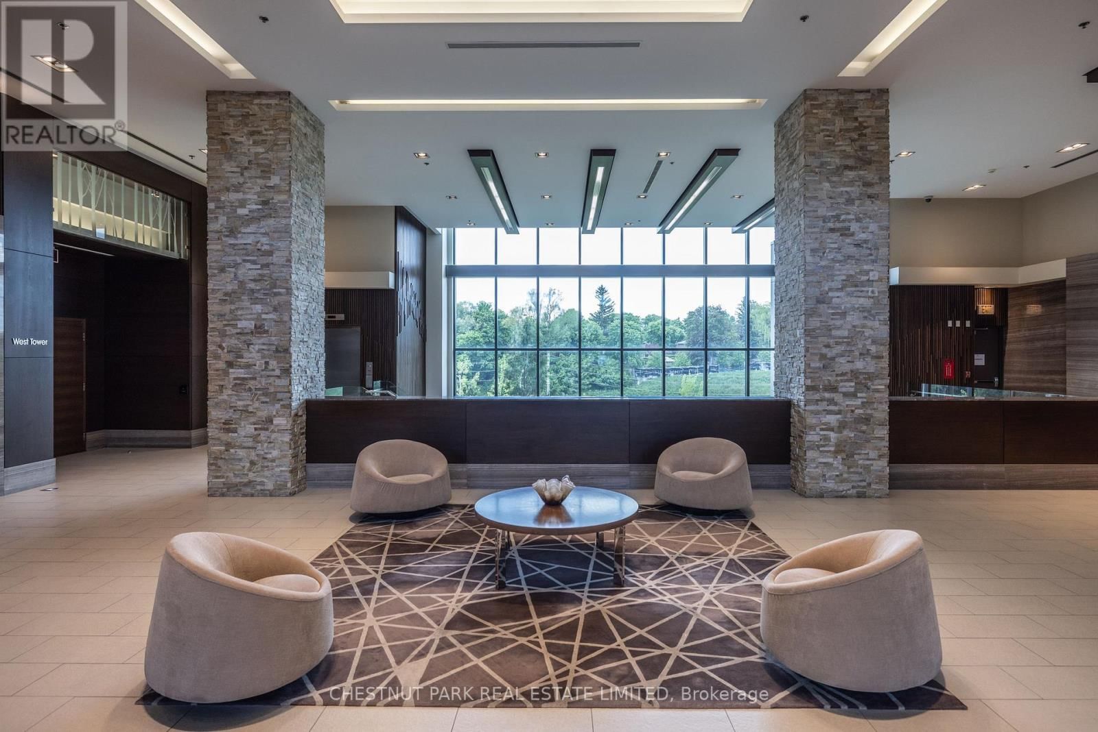 306 - 35 BRIAN PECK CRESCENT Image 4