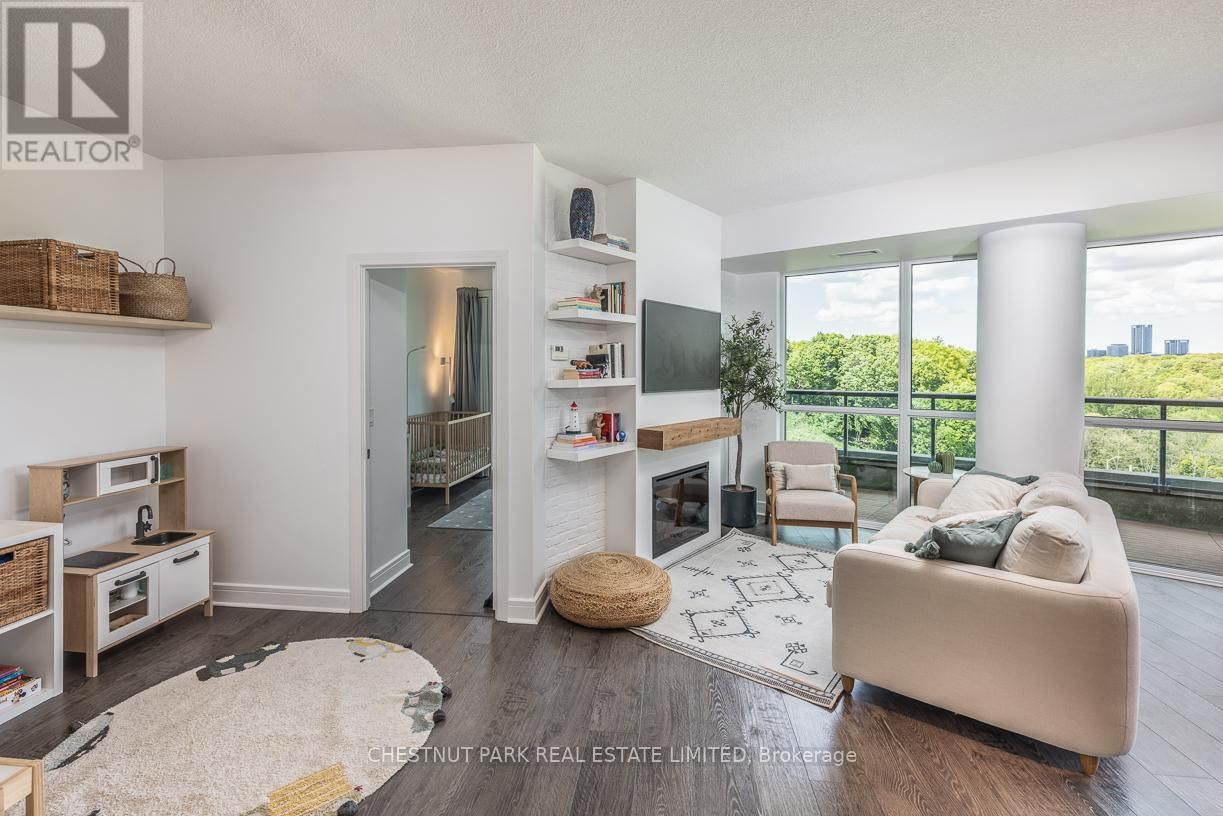 306 - 35 BRIAN PECK CRESCENT Image 8