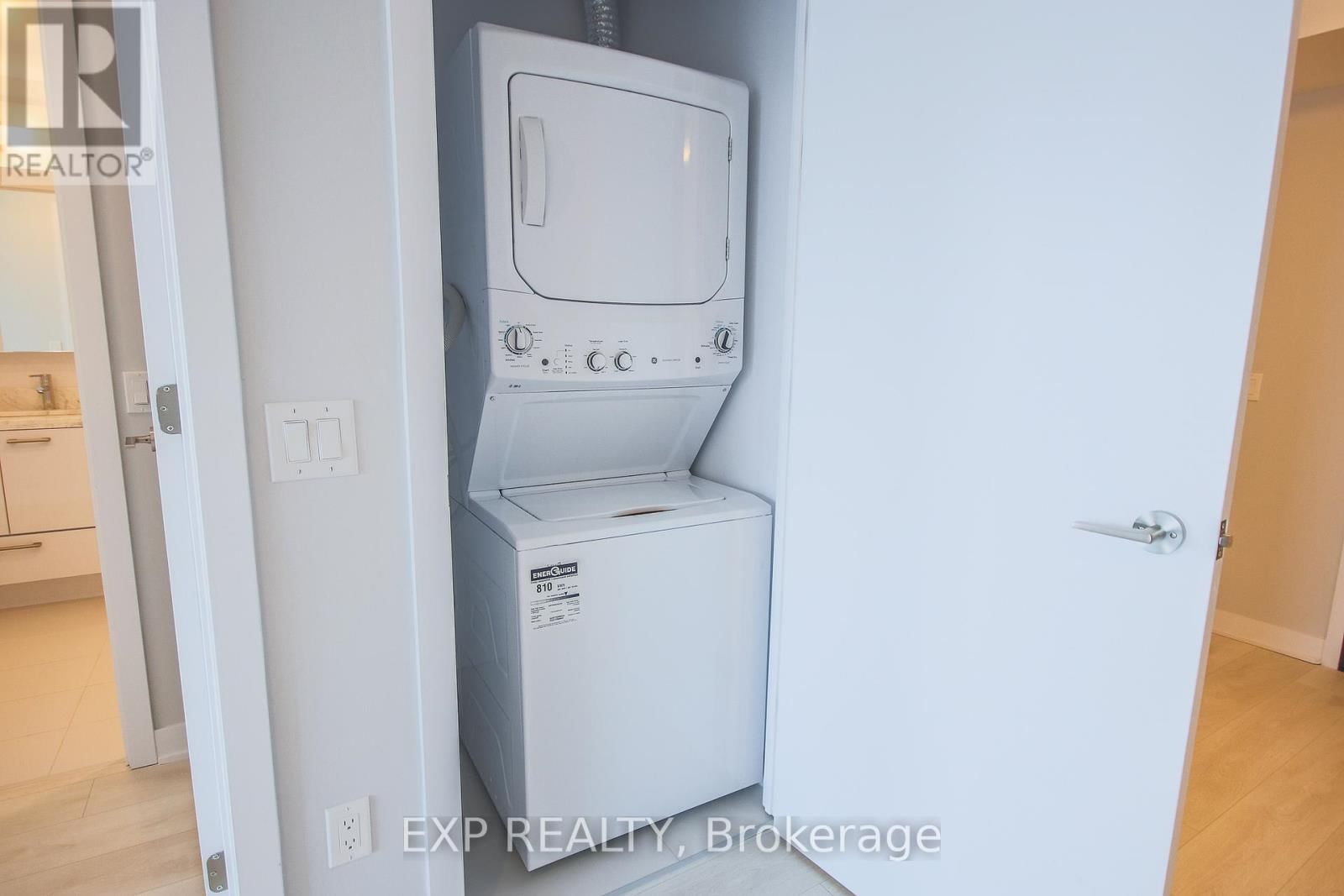 3410 - 2221 YONGE STREET Image 11